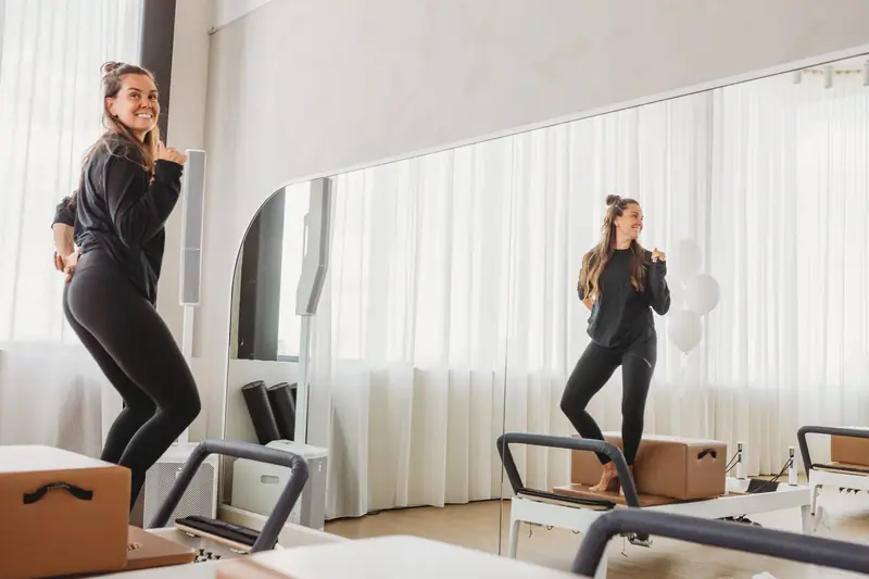 Instructrice de Blackburn Pilates dans le studio
